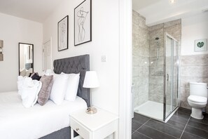 Exclusive Penthouse, 3 Bedrooms, Non Smoking, Sea View | Bathroom | Free toiletries, hair dryer, towels