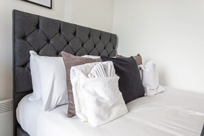 Exclusive Apartment, 1 Double Bed with Sofa bed, Sea View | Individually decorated, individually furnished, laptop workspace - The Regency Apartments (Southend-on-Sea)