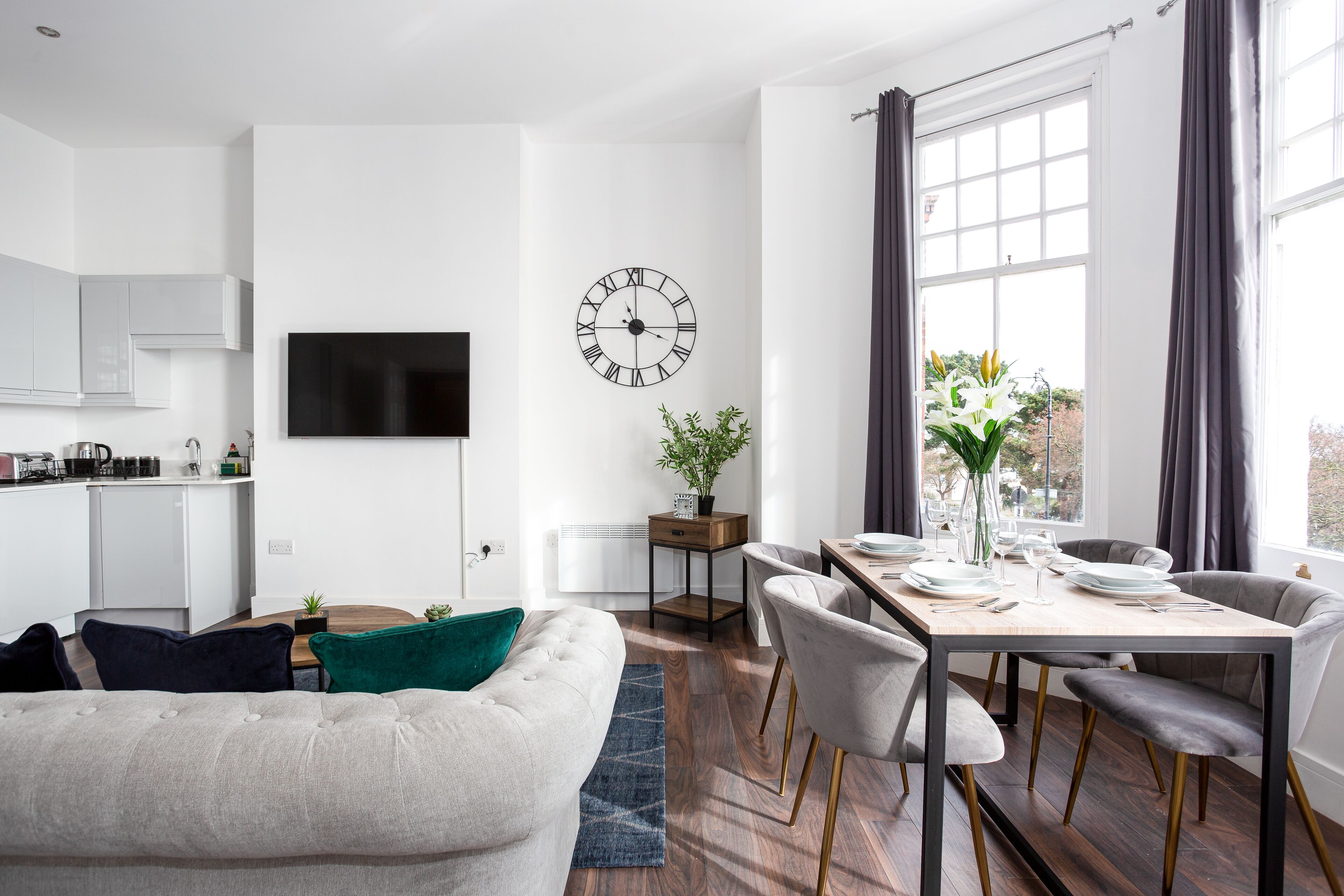 Exclusive Apartment, 1 Double Bed with Sofa bed, Sea View | Living area | 42-inch LED TV with digital channels, TV