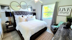 3 bedrooms, desk, iron/ironing board, travel crib - POSHPADZ Hibiscus Villa Hot Tub, 3 Bed, Priv Pool, Nr Beach, BBQ, Putting Green (Jupiter)