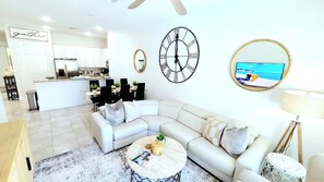 Smart TV, books - POSHPADZ Hibiscus Villa Hot Tub, 3 Bed, Priv Pool, Nr Beach, BBQ, Putting Green (Jupiter)