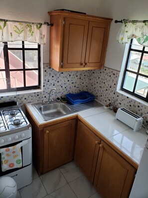 冰箱、微波炉、烤箱、炉灶