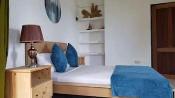 Iron/ironing board, free WiFi, bed sheets