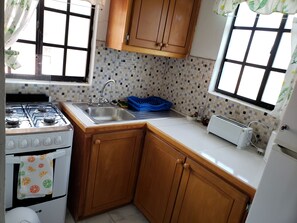 冰箱、微波炉、烤箱、炉灶