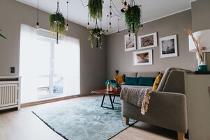 Çatı Katı (Loft) | Anti alerjik yatak takımı, odada kasa, ses yalıtımı, ütü/ütü masası 