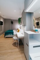 Blasky Family | Anti alerjik yatak takımı, odada kasa, ses yalıtımı, ütü/ütü masası 