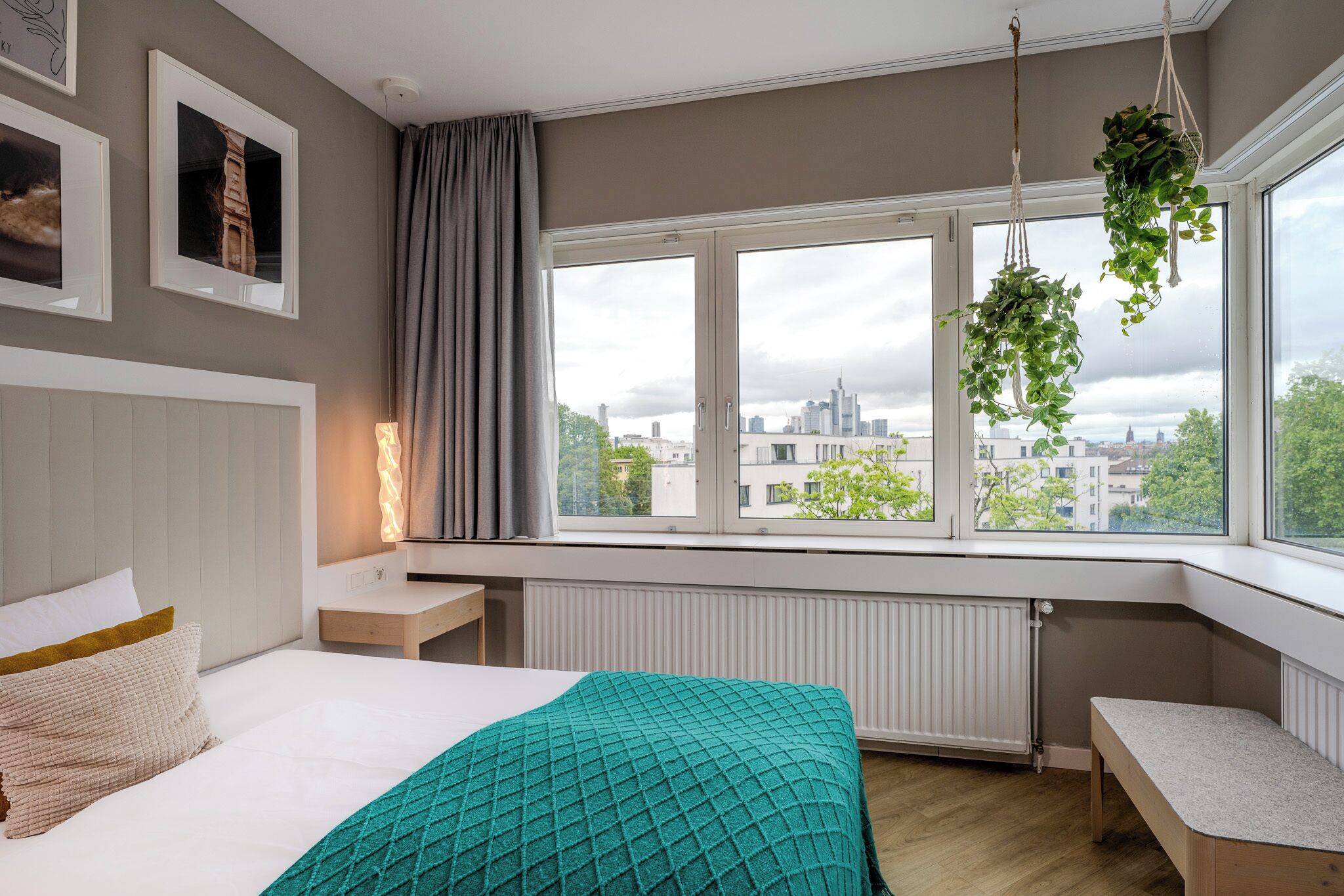 Superior | Hypo-allergenic bedding, in-room safe, desk, soundproofing