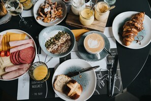 Daily buffet breakfast (EUR 25 per person) - The Blasky Frankfurt (Frankfurt)