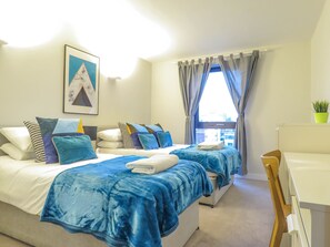 Apartment | 2 bedrooms, iron/ironing board, free WiFi - Tudors eSuites Birmingham Apartments with Parking (Birmingham)