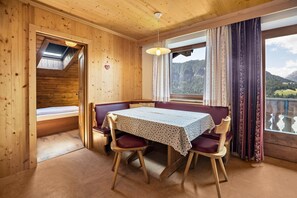 Dining - Traditional Apartment "Confolia 2" with Balcony, Mountain View & Wi-Fi (La Valle)