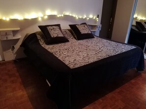 3 slaapkamers, een strijkplank/strijkijzer, wifi