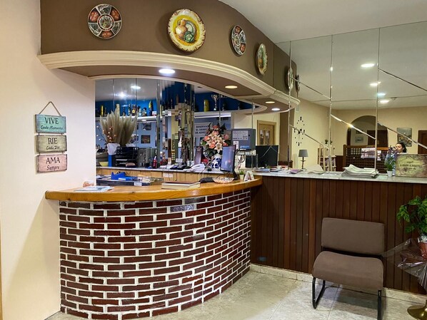 ฝ่ายต้อนรับ