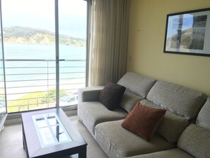 TV - Apartment on the ocean and the beach. . (santa marta de ortigueira)
