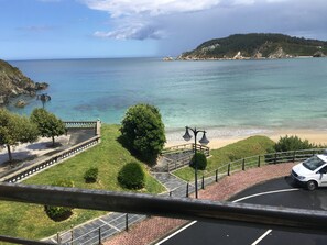 On the beach - Apartment on the ocean and the beach. . (santa marta de ortigueira)