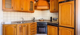 Vakantiehuis "Villa Clara 1" met groot zwembad, prachtig uitzicht, terras, tuin & Wi-Fi
