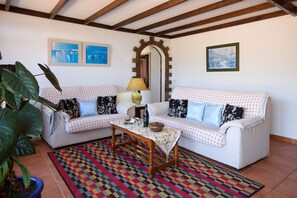 TV - Holiday Home "Villa Clara 1" with Large Pool, Stunning View, Terrace, Garden & Wi-Fi (Lanzarote)