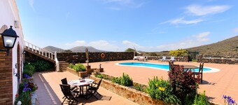 Villa Clara 1 : Grande Piscine, Vue Imprenable, Terrasse, Jardin et Wi-Fi à Lanzarote