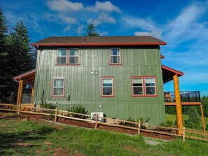 Exterior - 5 Star Cabin in the Mountains!  (Banks)