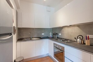 Kühlschrank, Mikrowelle, Geschirrspüler