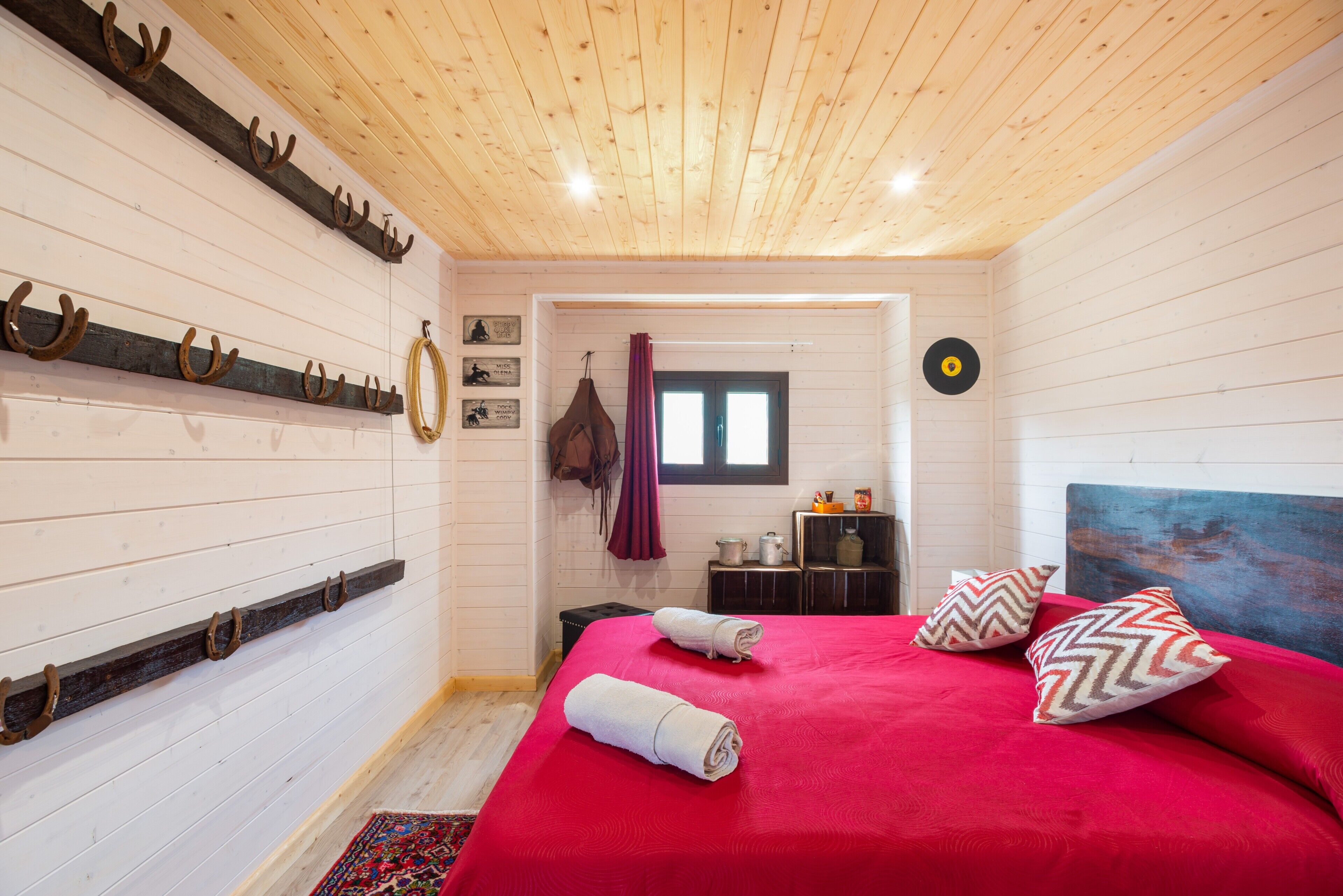 1 slaapkamer, een strijkplank/strijkijzer, gratis wifi, beddengoed