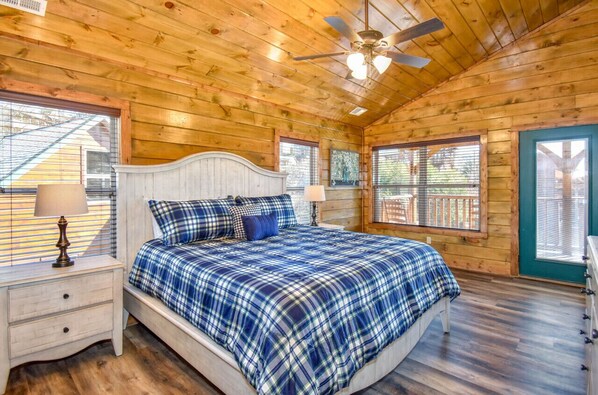 5 bedrooms, iron/ironing board, WiFi, bed sheets