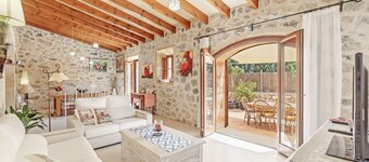 Stone-villa in a rural idyll with pool– Villa Mamici