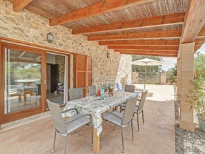 Outdoor dining - Stone-villa in a rural idyll with pool– Villa Mamici (Capdepera)