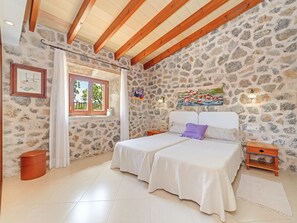 3 chambres, fer et planche à repasser, Wi-Fi gratuit, draps fournis