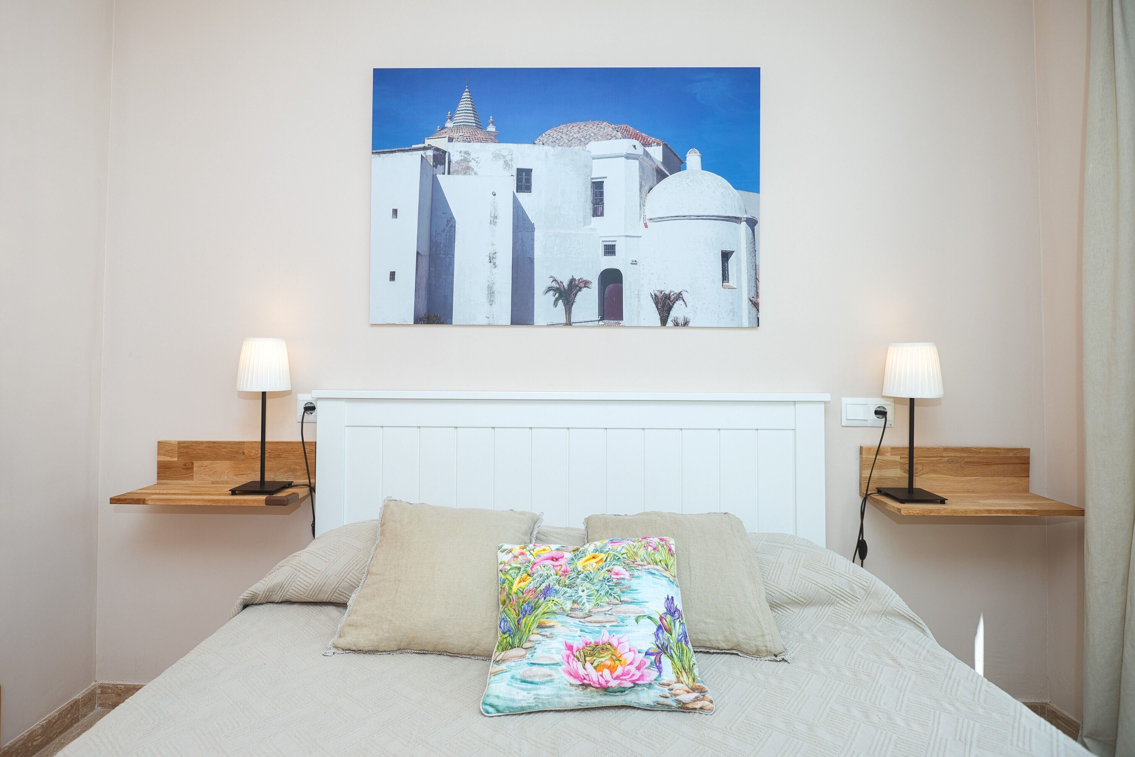 3 slaapkamers, een strijkplank/strijkijzer, gratis wifi, beddengoed