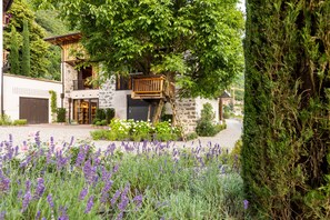 Property grounds - Apartment "Innerbachlerhof Laugen" with Wi-Fi, Air Conditioning, Garden & Pool (Postal)