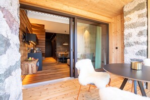 تناول الطعام بالخارج