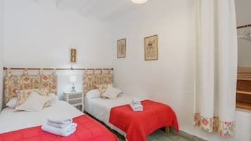 3 室のベッドルーム、アイロン / アイロン台、WiFi (無料)、ベッドシーツ