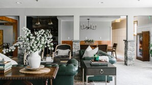 Interior - Inn at Water's Edge (Plymouth)