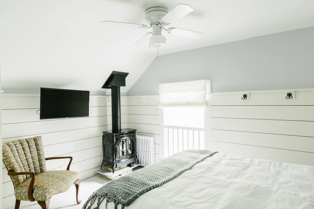 Chambre Signature double | Accès au Wi-Fi (inclus), décor unique, literie fournie