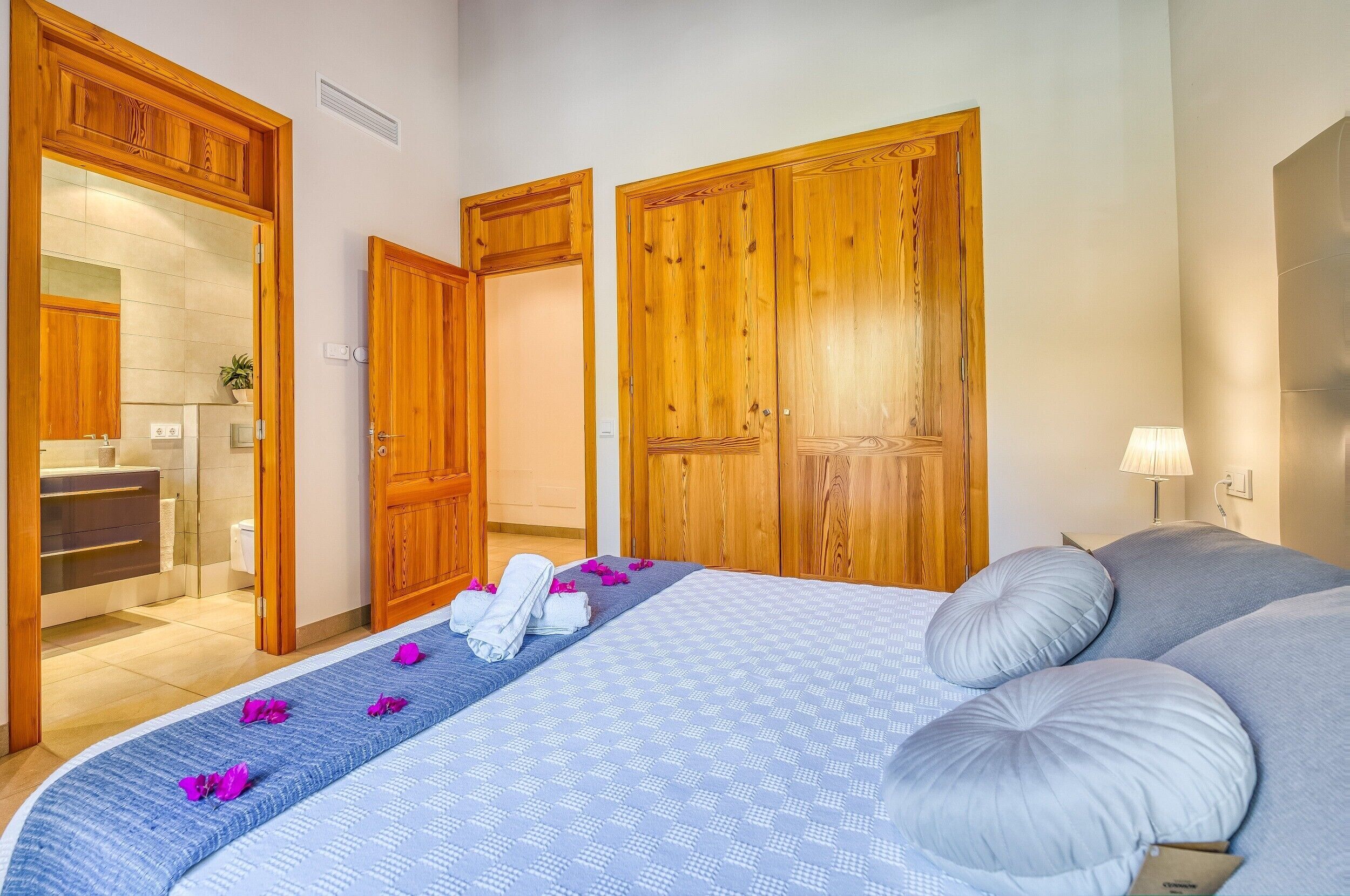 3 habitaciones, tabla de planchar con plancha y wifi gratis 