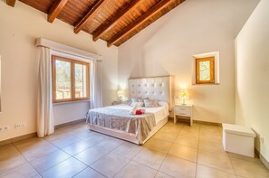 3 chambres, fer et planche à repasser, Wi-Fi gratuit, draps fournis