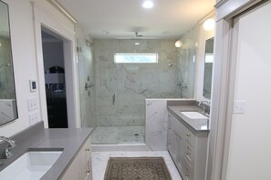 Hair dryer, towels, toilet paper - Master's Rental off Washington Rd! Close & Convenient to Course & Restaurants! (Evans)