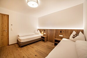 2 bedrooms, free WiFi, bed sheets - Rustic Apartment Vermoi on Mountain Farm with Terrace (Kastelbell-Tschars)