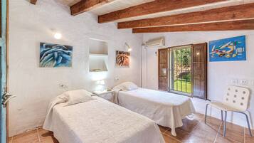 3 habitaciones, tabla de planchar con plancha y wifi gratis