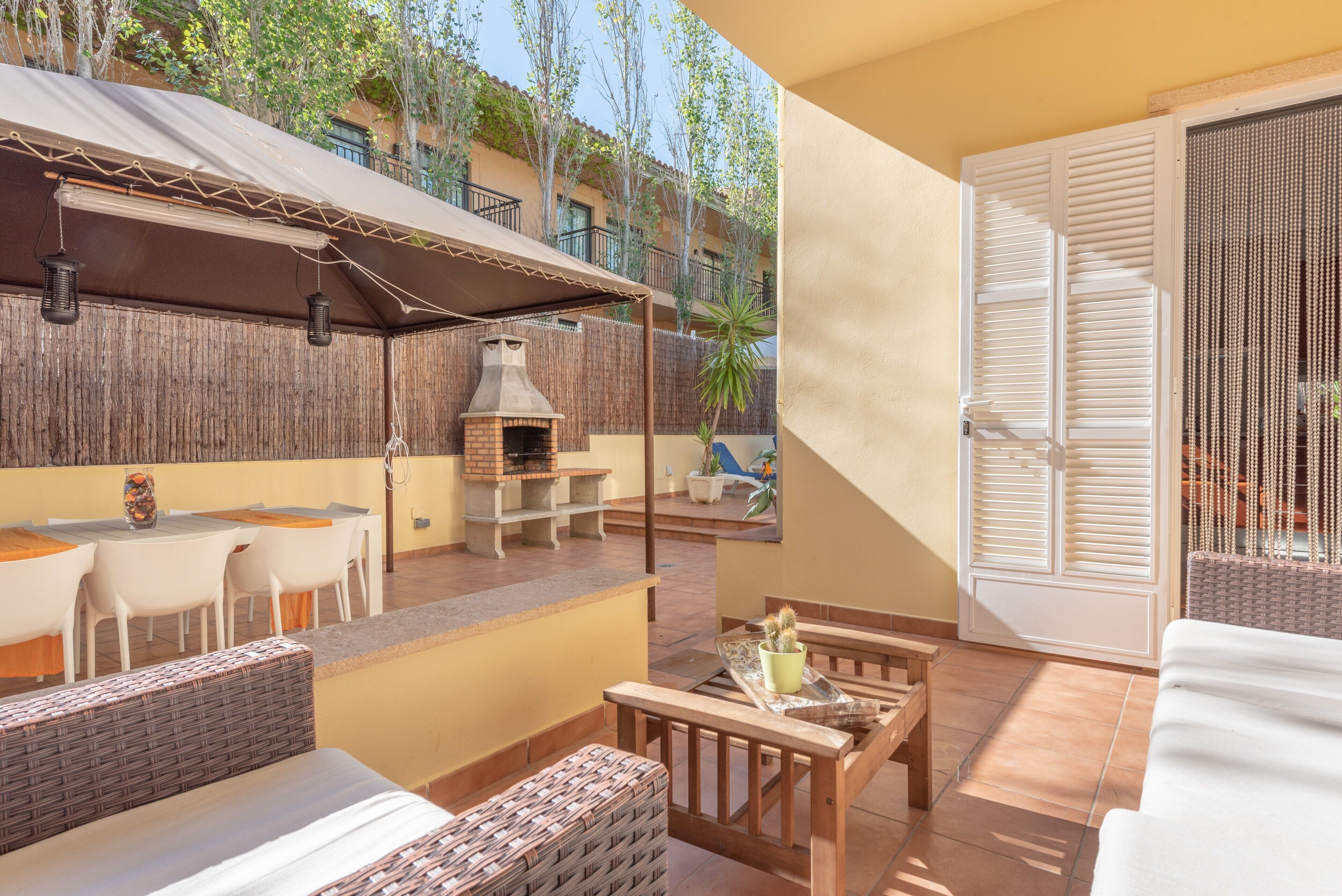 屋外ダイニングエリア