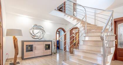 House in a central location with pool â Casa Prestige