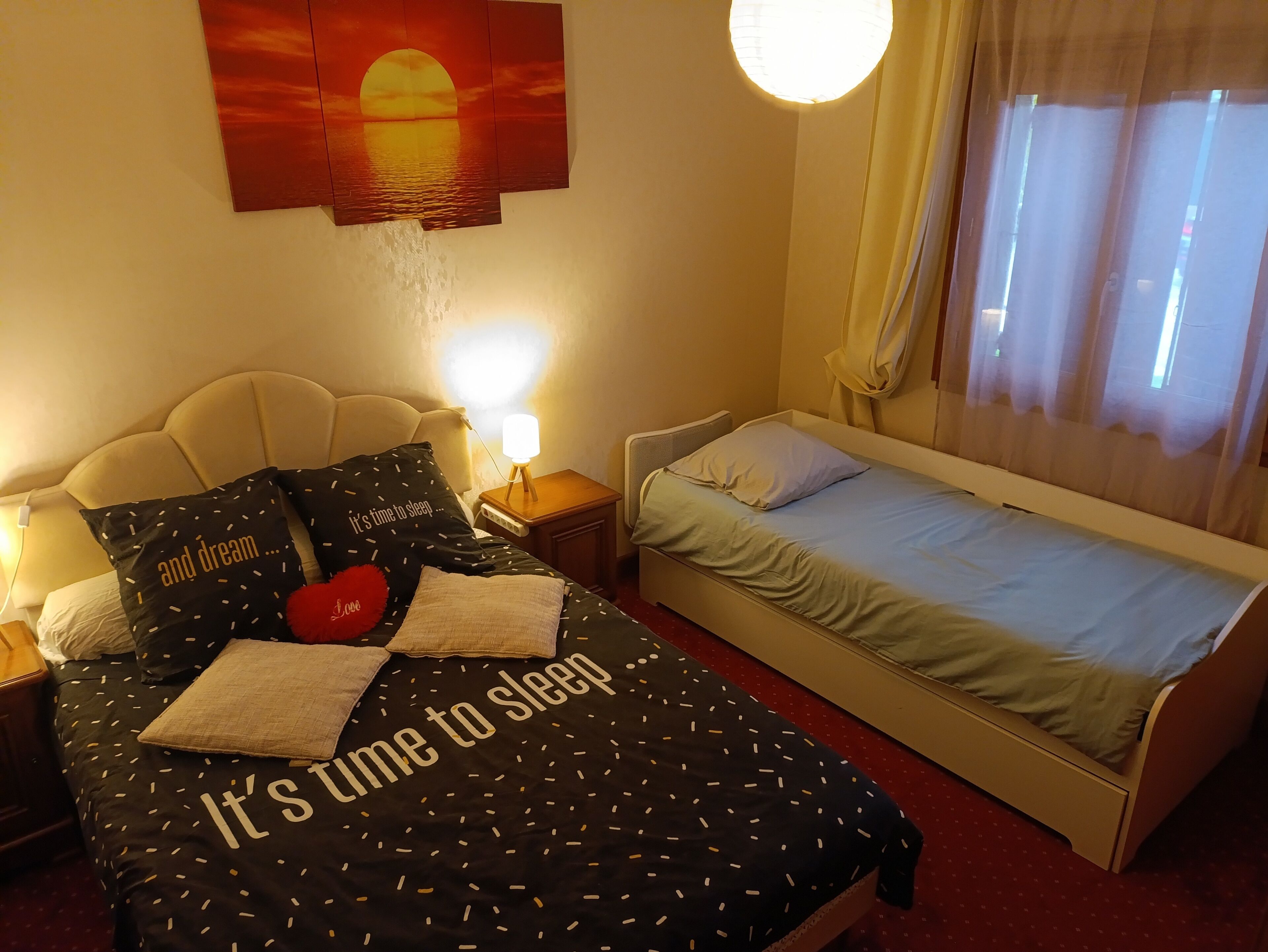 1 chambre, coffres-forts dans les chambres, fer et planche à repasser