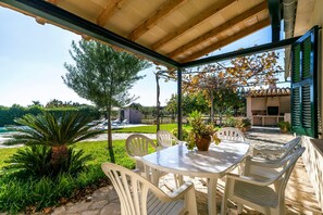 Outdoor dining - Rural villa with pool – Villa Tabo (Selva)