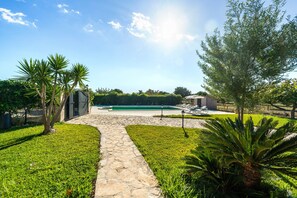 Property grounds - Rural villa with pool – Villa Tabo (Selva)