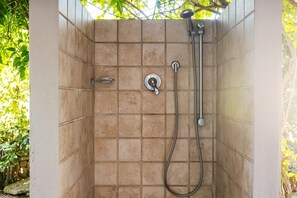 Shower, hair dryer, towels - Vacation Home "Residenza Fiorella" With Mountain Views (San Pantaleo OT)