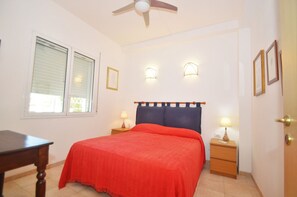2 chambres, fer et planche à repasser, Wi-Fi gratuit, draps fournis