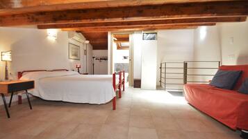 2 bedrooms, iron/ironing board, WiFi (free), bed sheets