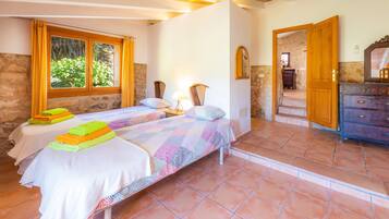 4 Schlafzimmer, Bügeleisen/Bügelbrett, kostenloses WLAN, Bettwäsche