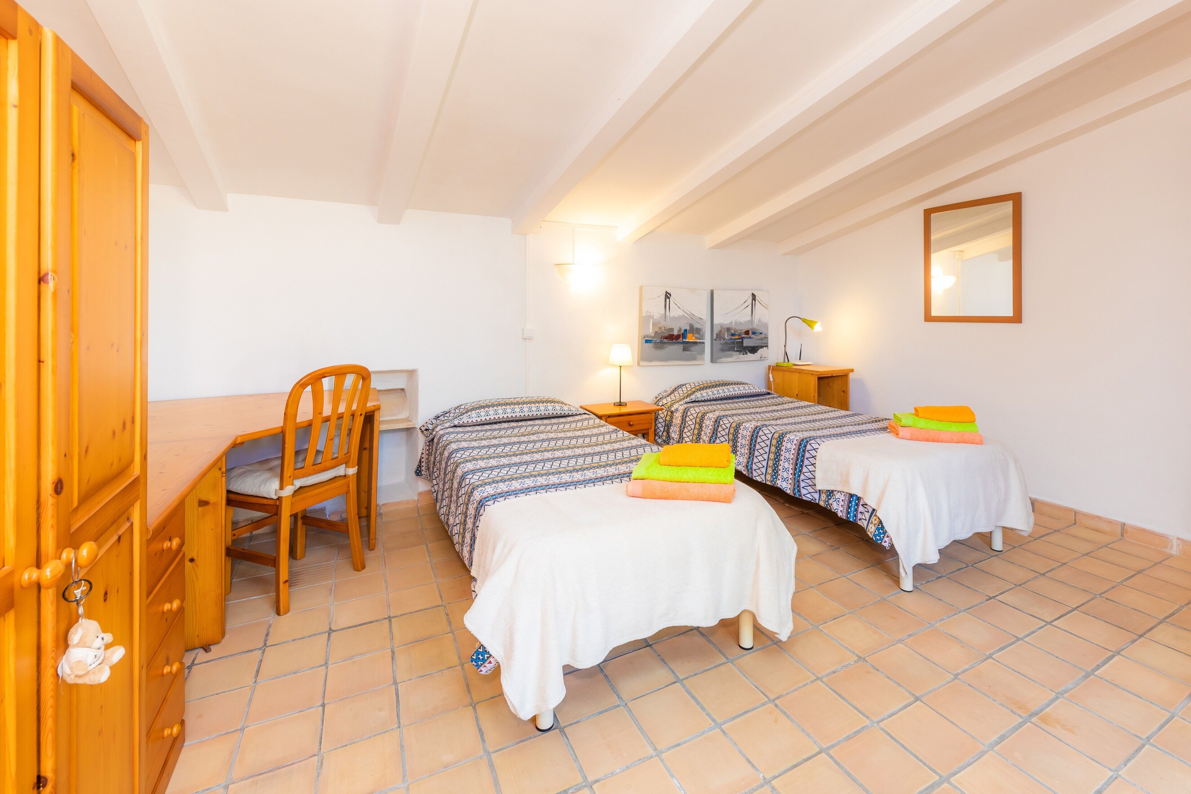 4 chambres, fer et planche à repasser, Wi-Fi gratuit, draps fournis