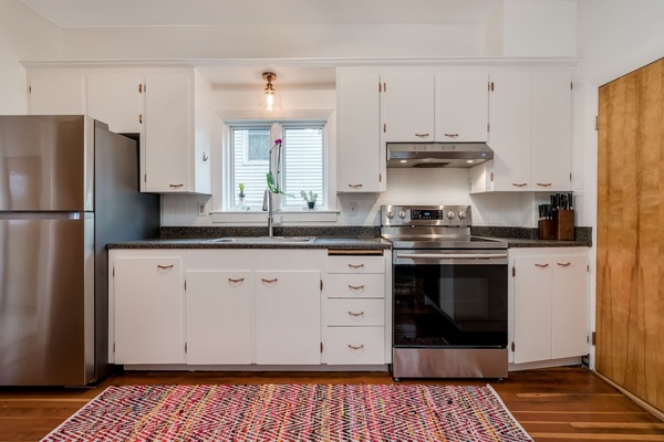 Frigorifero, microonde, forno, piano cottura